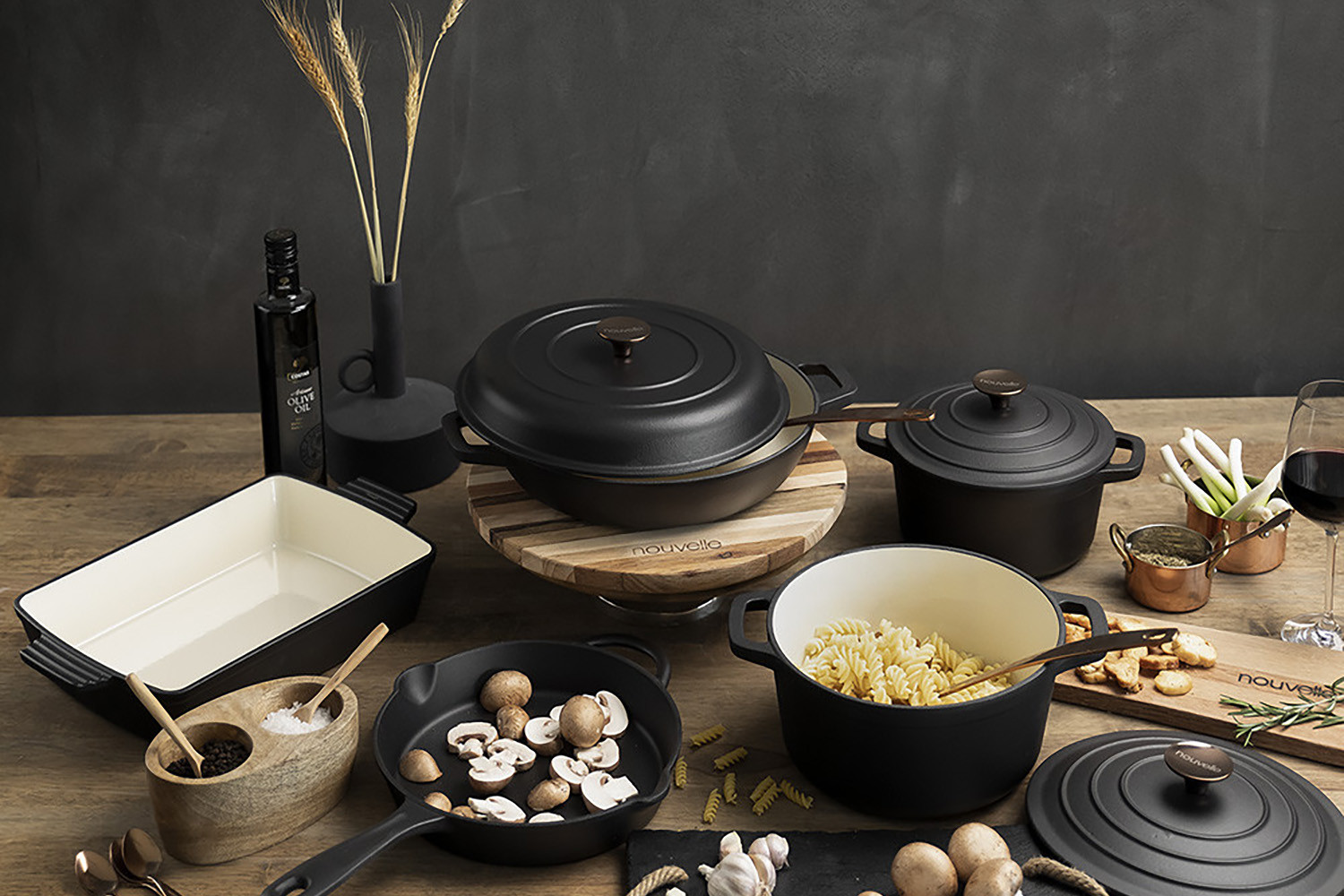 https://www.cielo.co.za/121771-large_default/nouvelle-cast-iron-8-piece-cookware-set-matt-black.jpg
