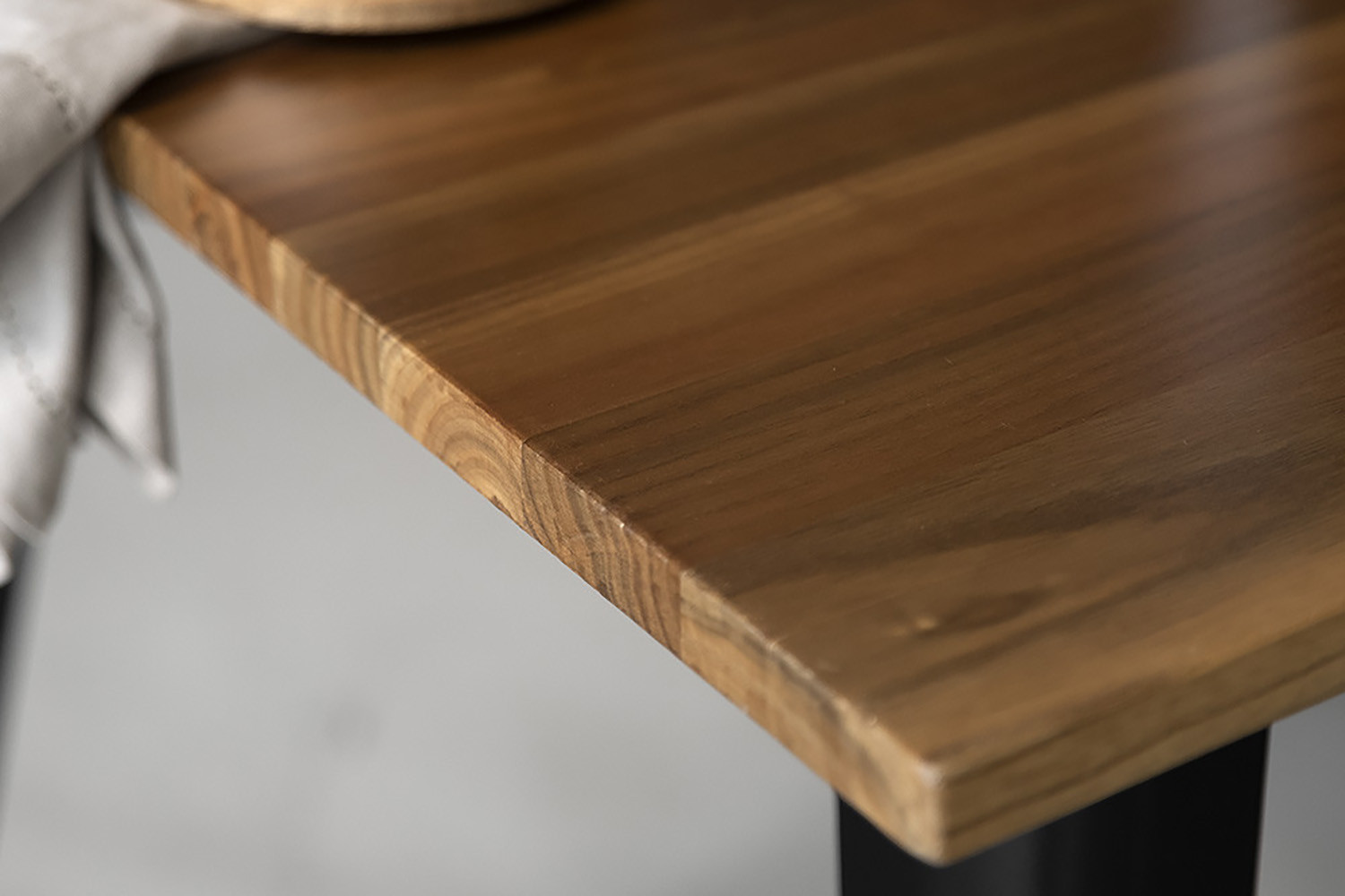 Odell Metal Dining Table Matt Black Cielo