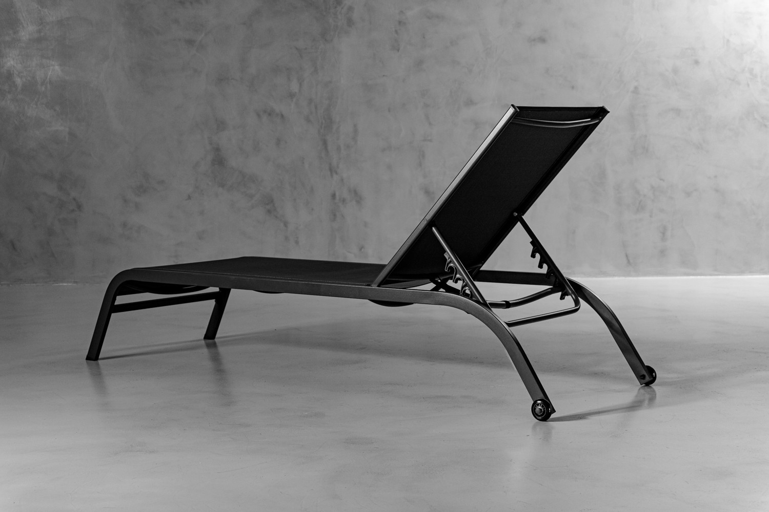 Zaiden Pool Lounger Charcoal Cielo