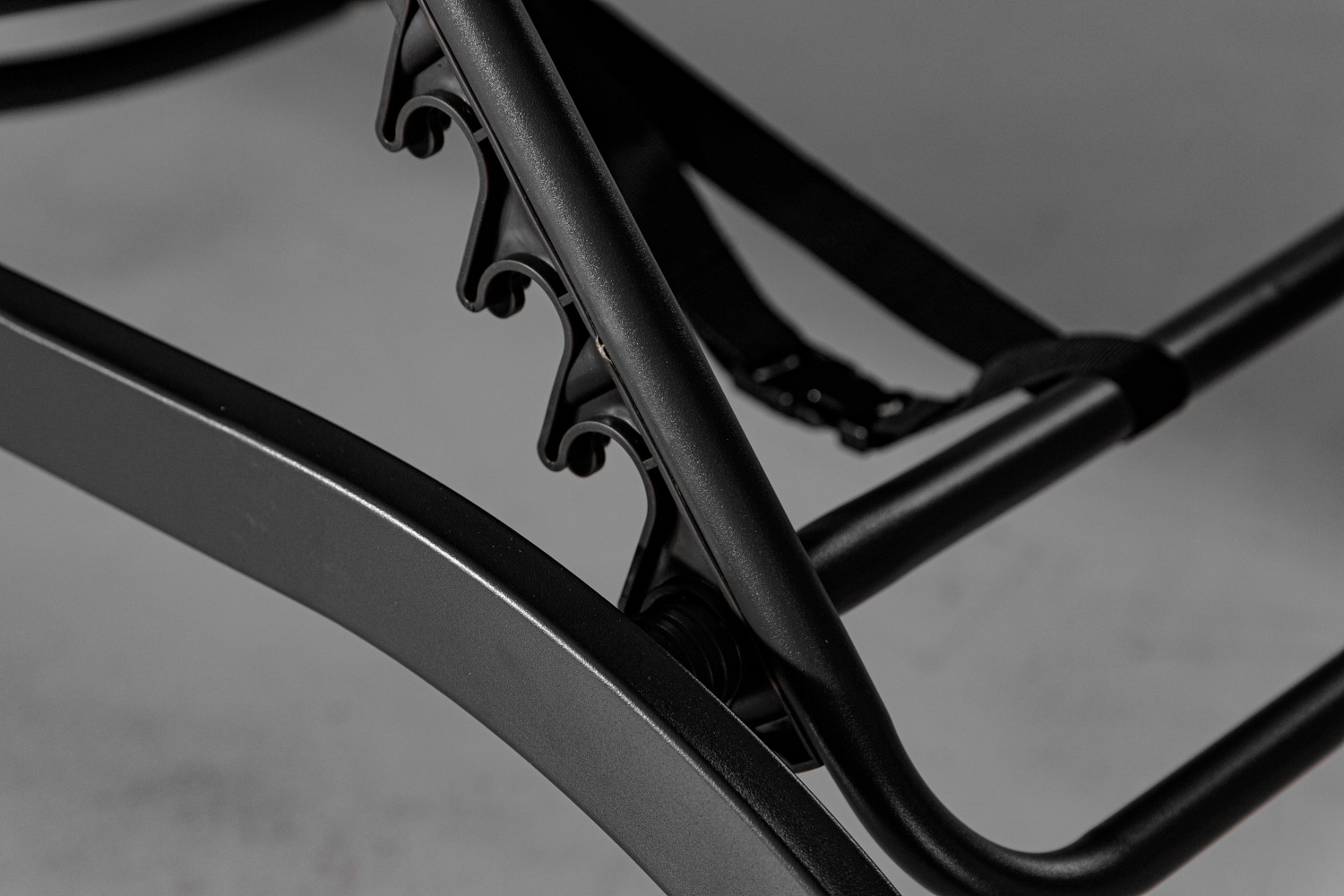 Zaiden Pool Lounger Charcoal Cielo