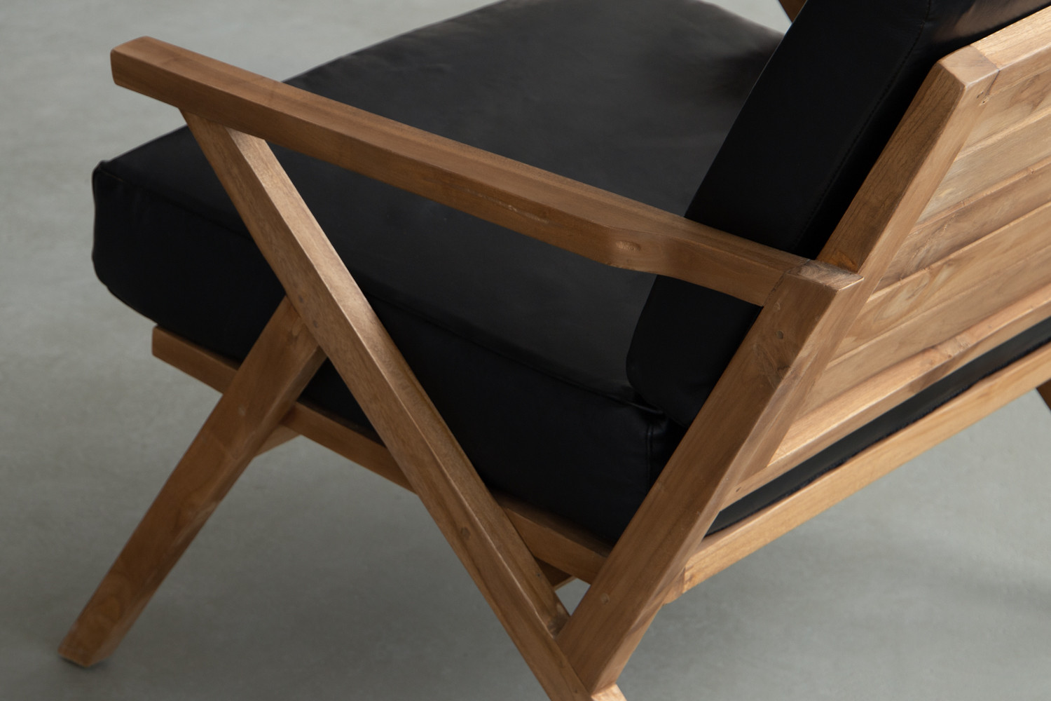 Salvino Leather Armchair - Black For Sale | Cielo