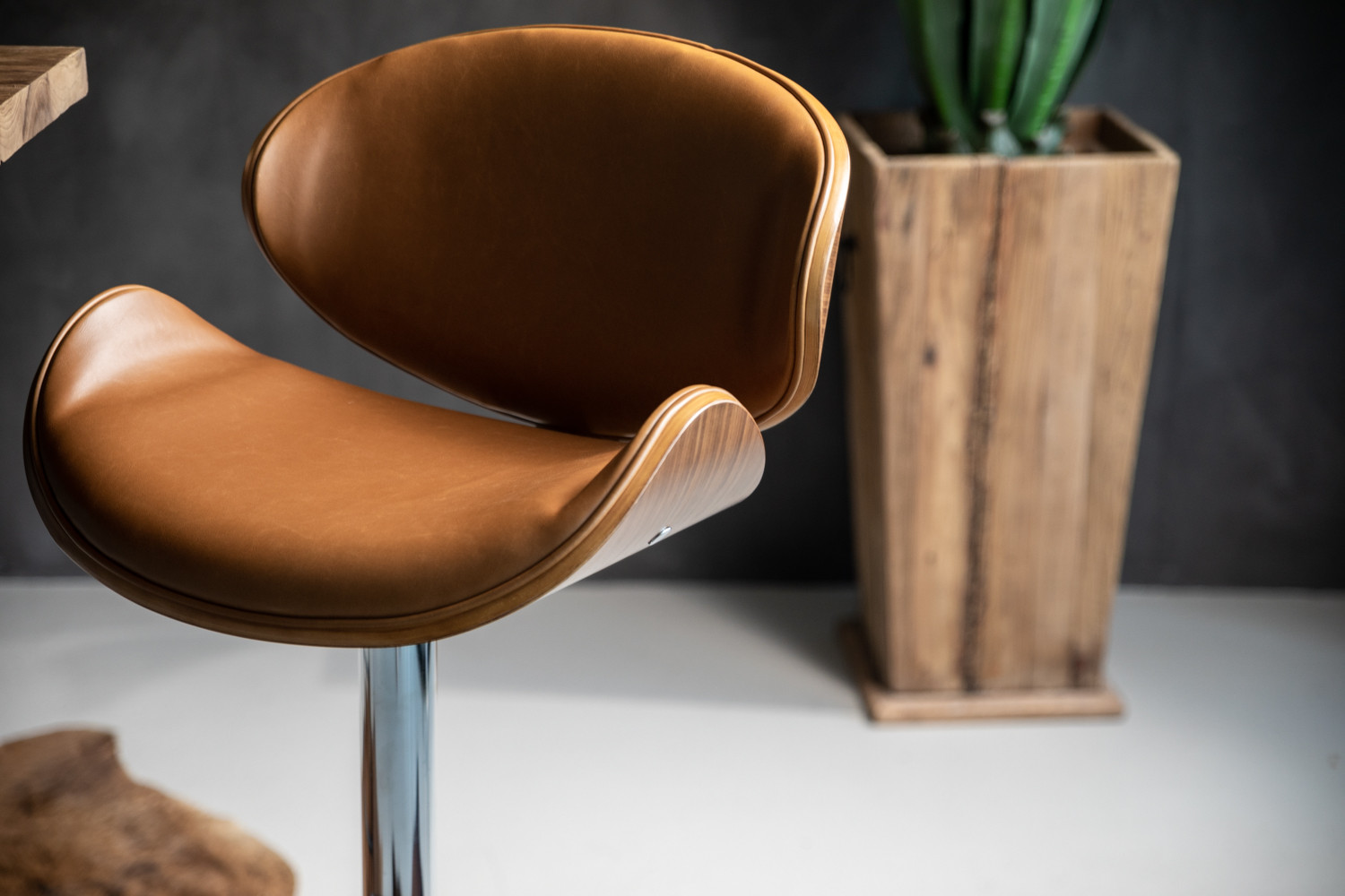 Tristan Adjustable Bar Chair - Tan | Cielo
