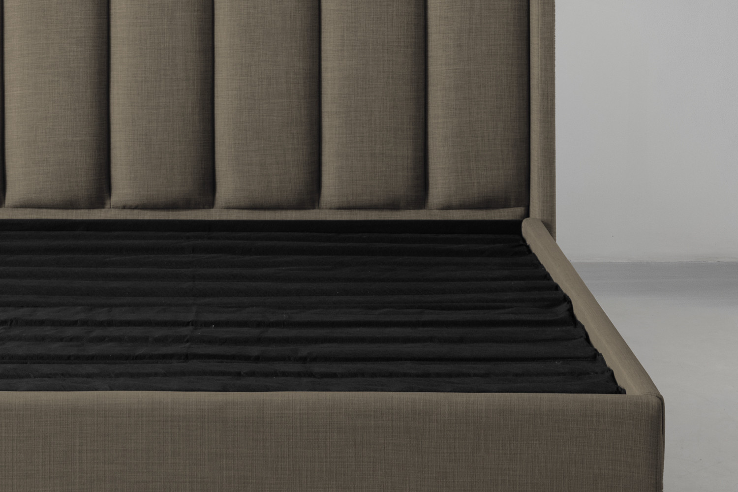 Corina Kylan Bed King Cielo