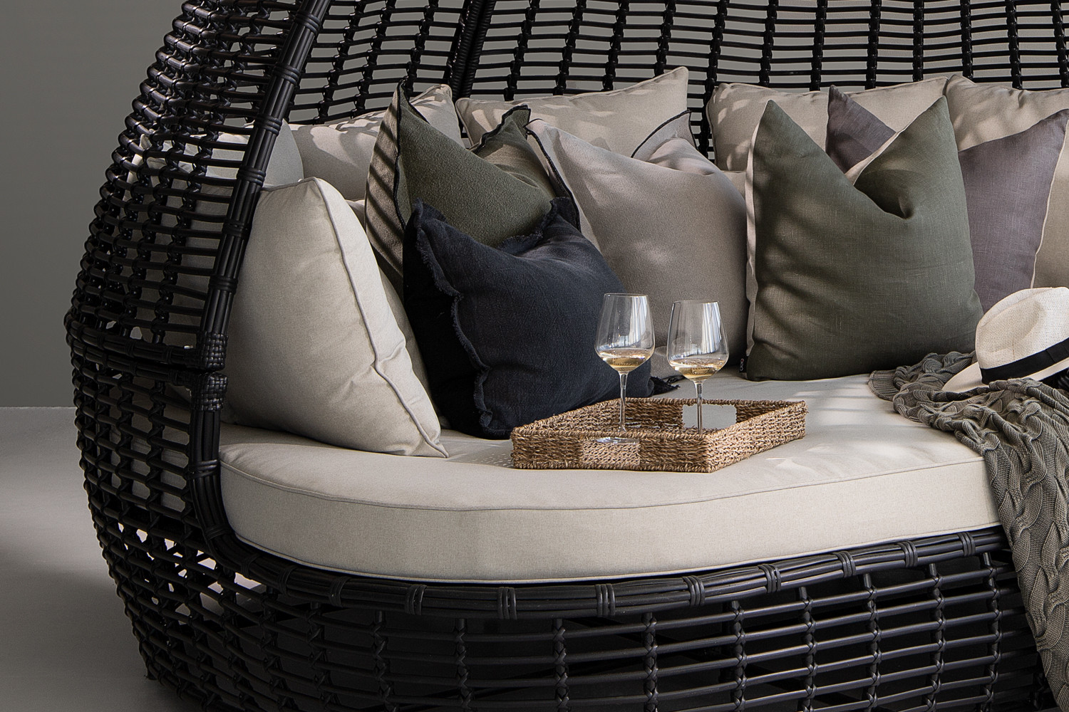 dehors 373 by alias デイベッド Xanadu Daybed l Outdoor Patio Furniture l Mobelli
