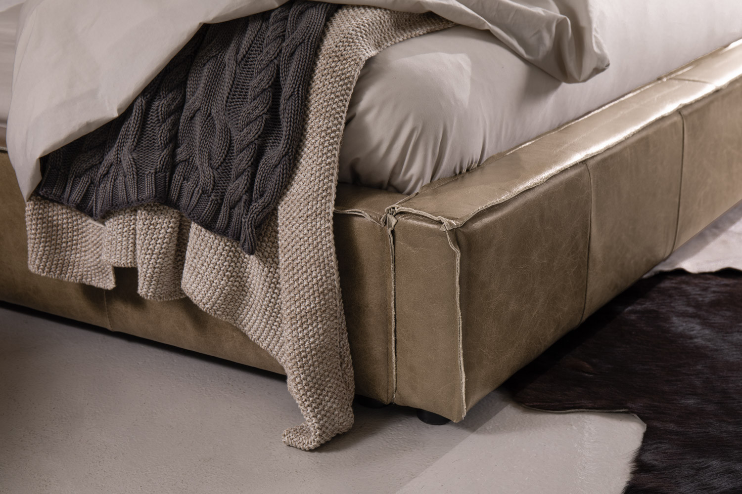 Kendrix Leather Bed Base King XL - Vintage Smoke | Cielo