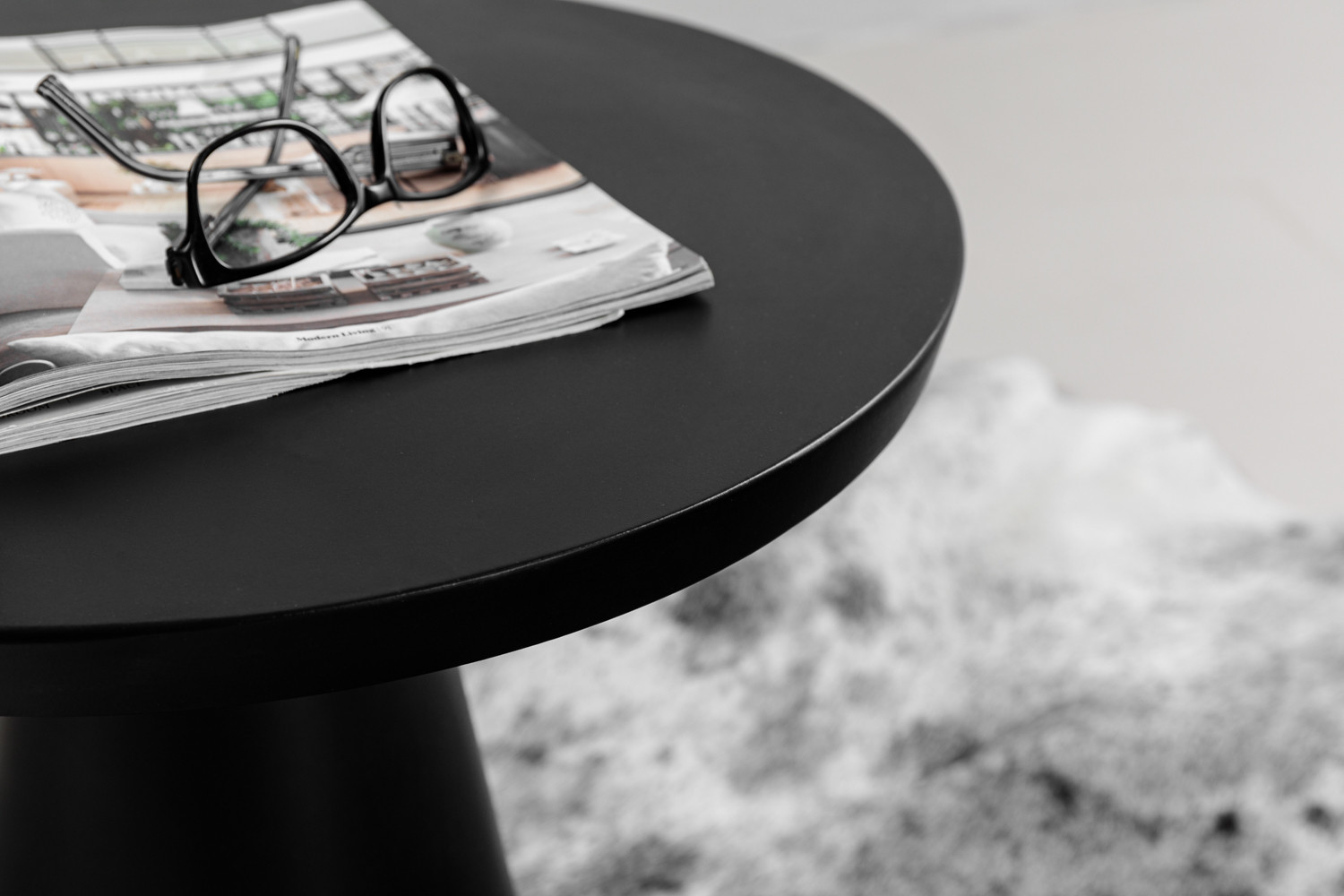 Zelma Side Table - Matt Black For Sale | Cielo