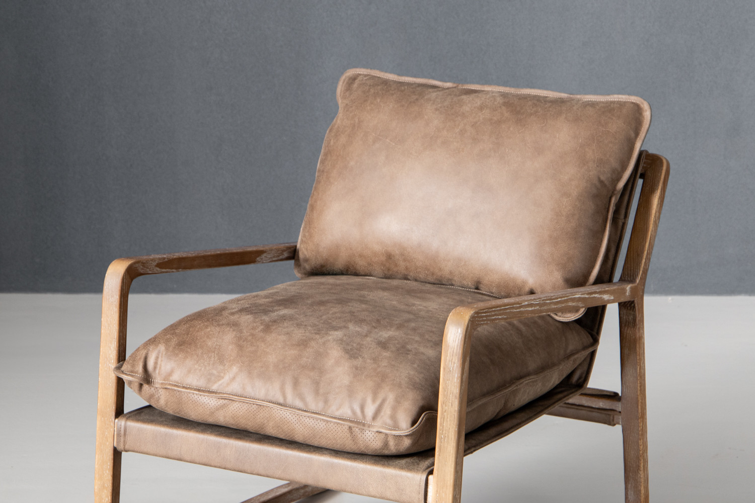 Clyde Leather Armchair Coco Cielo