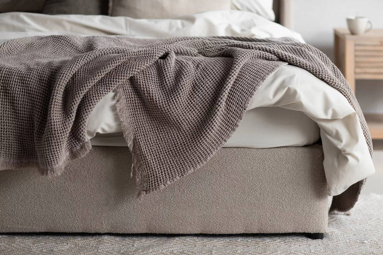 Avaria Throw - Sand Throws - 2