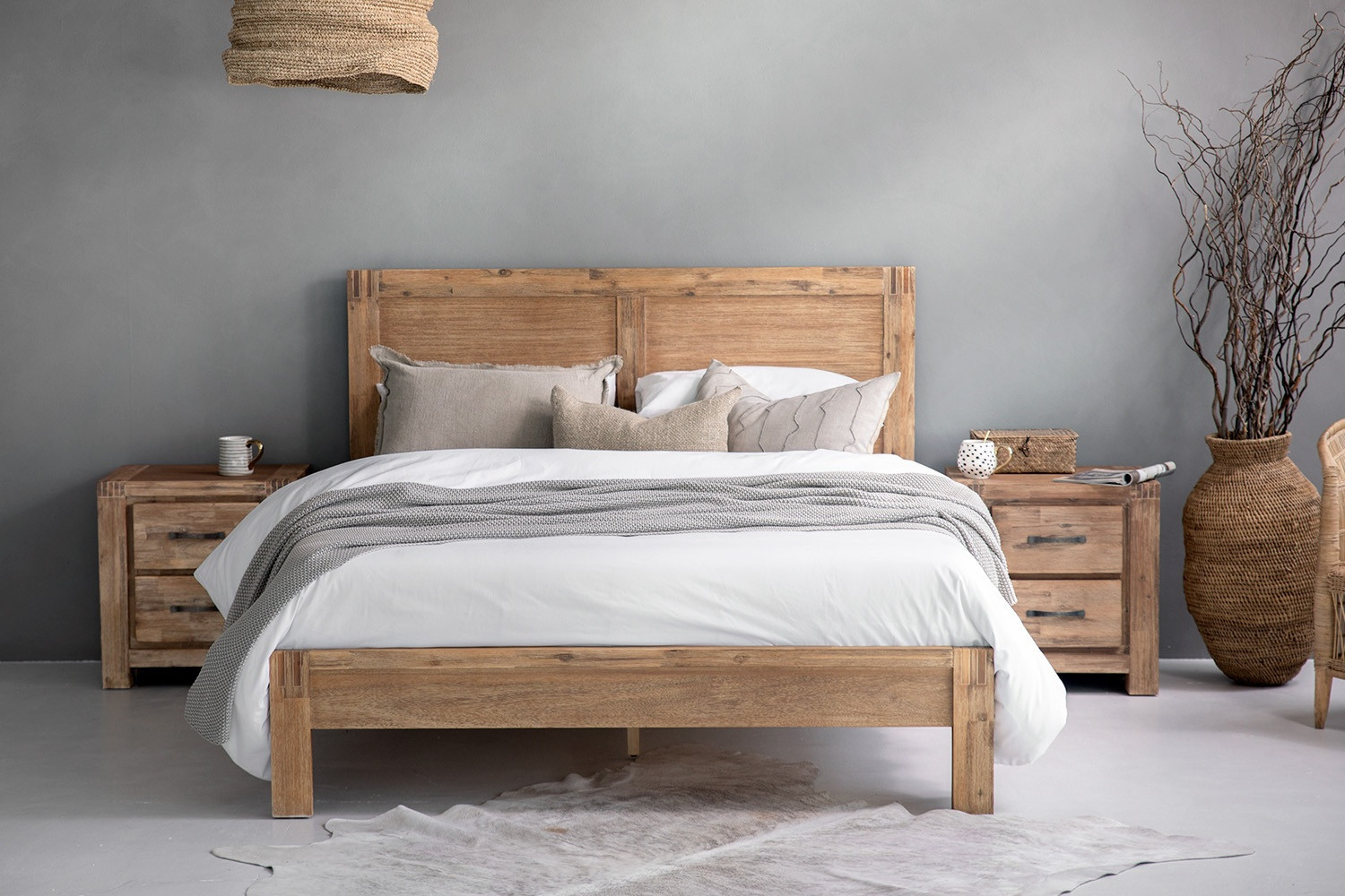 Vancouver Acacia Wood Bed King XL For Sale | Cielo