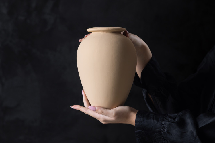 Yuri Vase - Ivory Vases - 1