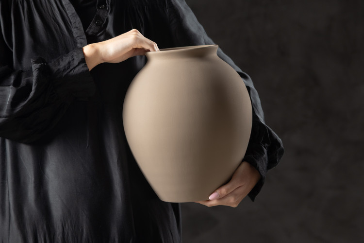 Leona Vase - Ivory Vases - 1