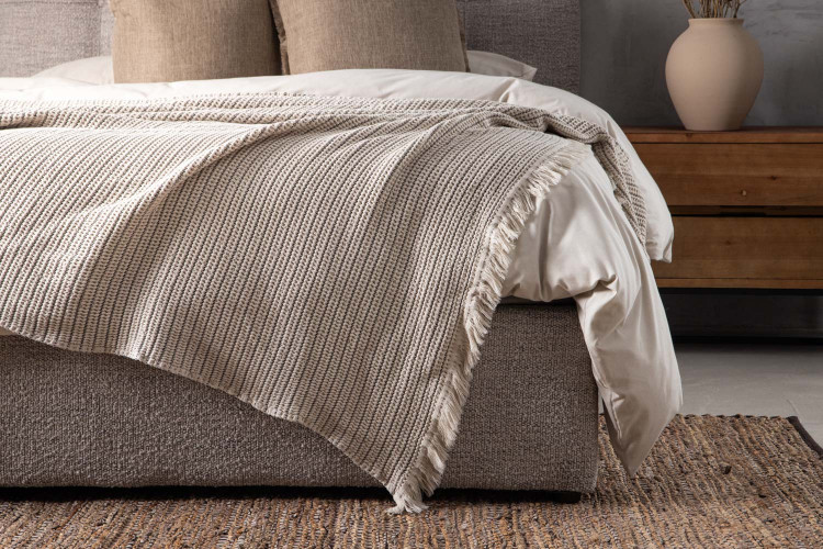 Vendaya Throw - Stone Throws - 1