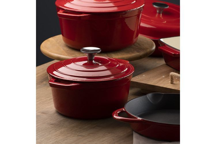 Nouvelle Cast Iron Cookware Set in Red -