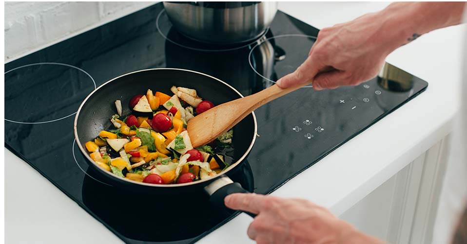 https://www.cielo.co.za/img/cms/Blog%20images/Cast%20Iron%20CookWare/2.jpg