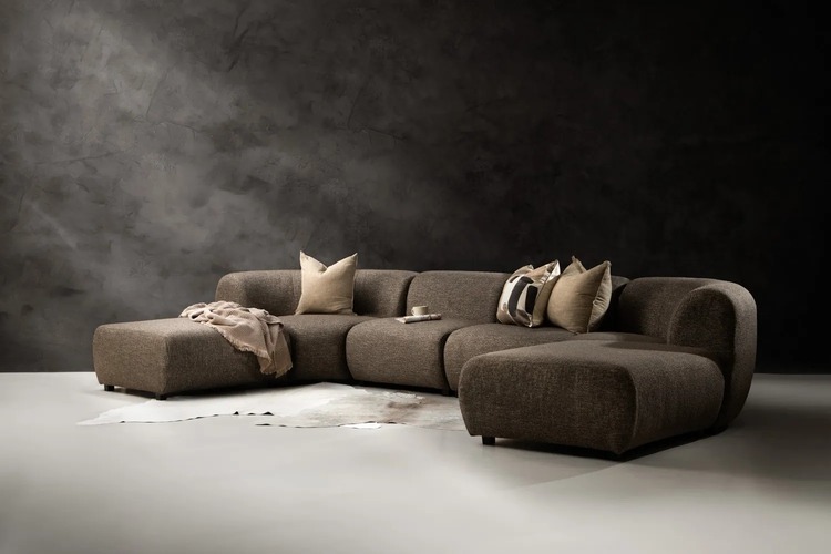 cielo_wentworth_couch