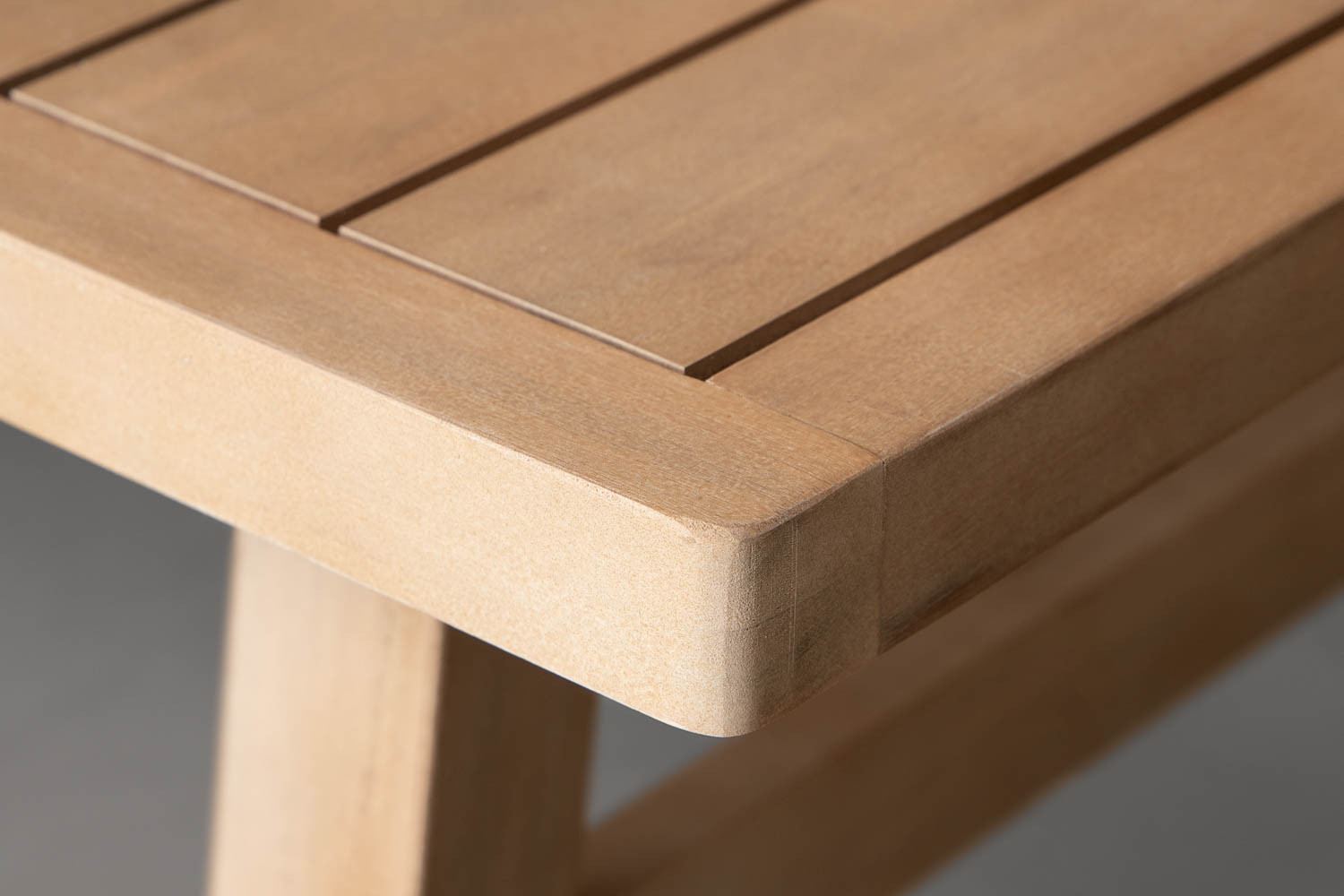 cielo_vincenzo_patio_table
