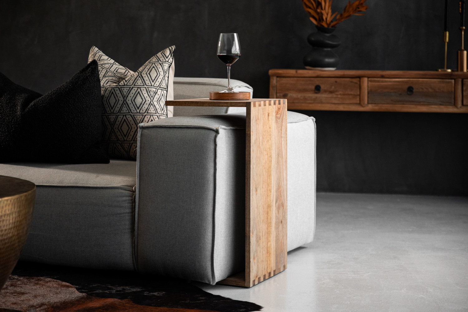 cielo_blair_arm_table